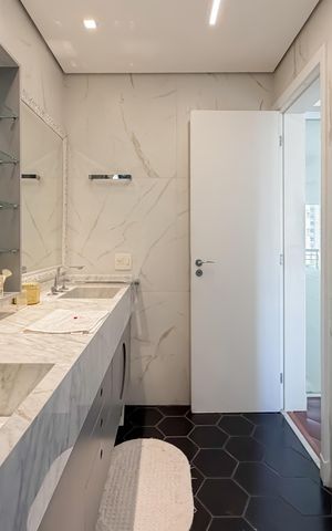 Apartamento à venda com 175m², 3 quartos e 4 vagas Apartamento à venda com 175m², 3 quartos e 4 vagasBanheiro da Suíte Master