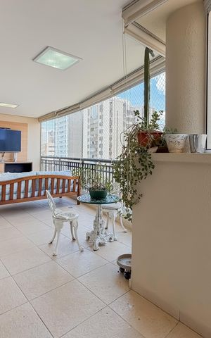 Apartamento à venda com 175m², 3 quartos e 4 vagas Apartamento à venda com 175m², 3 quartos e 4 vagasVaranda da Sala