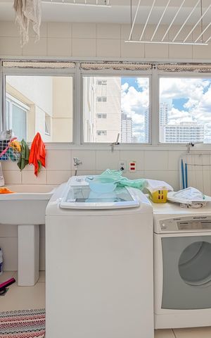 Apartamento à venda com 175m², 3 quartos e 4 vagas Apartamento à venda com 175m², 3 quartos e 4 vagasÁrea de Serviço