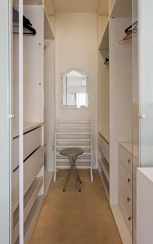 Apartamento à venda com 175m², 3 quartos e 4 vagas Apartamento à venda com 175m², 3 quartos e 4 vagasCloset da Suíte Master