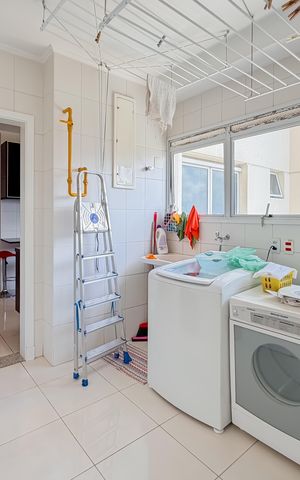 Apartamento à venda com 175m², 3 quartos e 4 vagas Apartamento à venda com 175m², 3 quartos e 4 vagasÁrea de Serviço