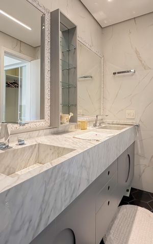 Apartamento à venda com 175m², 3 quartos e 4 vagas Apartamento à venda com 175m², 3 quartos e 4 vagasBanheiro da Suíte Master