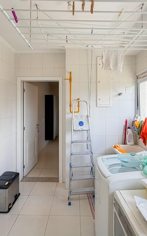 Apartamento à venda com 175m², 3 quartos e 4 vagas Apartamento à venda com 175m², 3 quartos e 4 vagasÁrea de Serviço