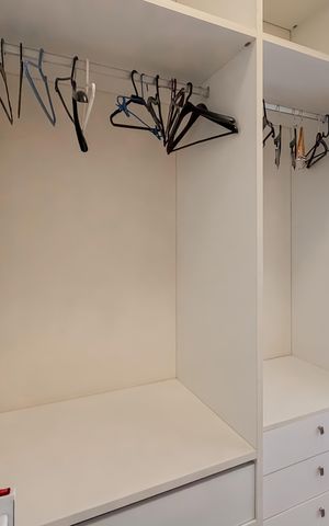 Apartamento à venda com 175m², 3 quartos e 4 vagas Apartamento à venda com 175m², 3 quartos e 4 vagasCloset da Suíte Master