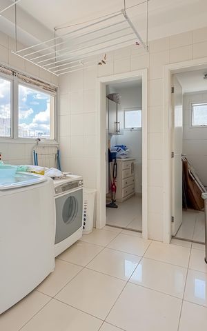 Apartamento à venda com 175m², 3 quartos e 4 vagas Apartamento à venda com 175m², 3 quartos e 4 vagasÁrea de Serviço