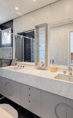 Apartamento à venda com 175m², 3 quartos e 4 vagas Apartamento à venda com 175m², 3 quartos e 4 vagasBanheiro da Suíte Master
