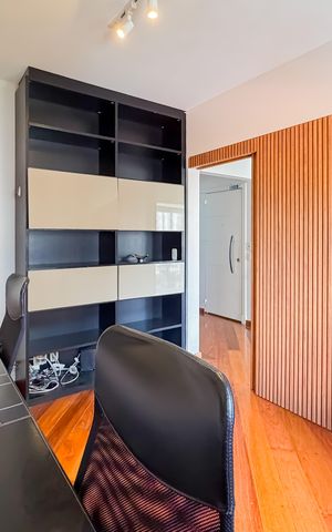 Apartamento à venda com 175m², 3 quartos e 4 vagas Apartamento à venda com 175m², 3 quartos e 4 vagasEscritório