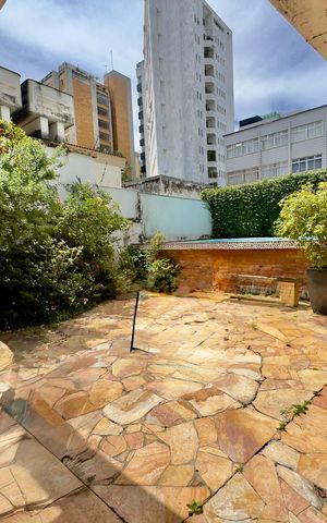 Casa para alugar com 300m², 4 quartos e 4 vagas