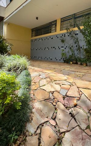 Casa para alugar com 300m², 4 quartos e 4 vagas