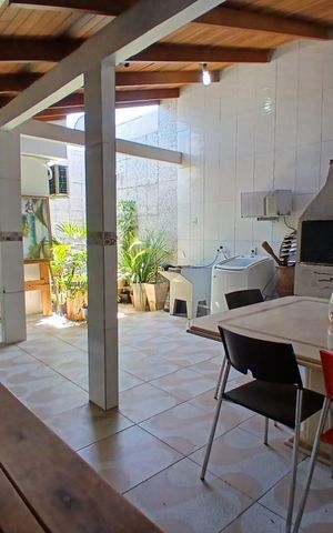 Casa à venda com 80m², 3 quartos e 2 vagas