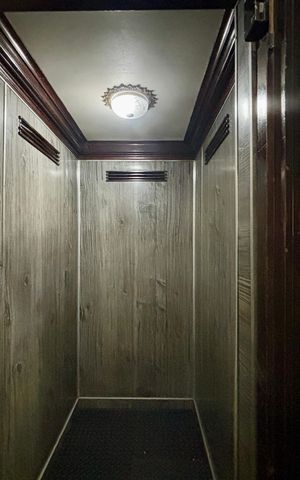 Apartamento à venda com 100m², 3 quartos e sem vaga Apartamento à venda com 100m², 3 quartos e sem vagaHall de entrada externo - social e de serviço - elevador