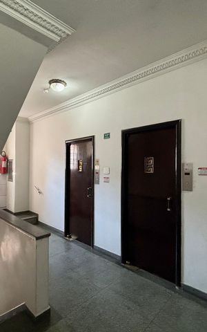 Apartamento à venda com 100m², 3 quartos e sem vaga Apartamento à venda com 100m², 3 quartos e sem vagaHall de entrada externo - social e de serviço