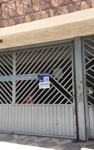 Casa à venda com 450m², 4 quartos e sem vaga Casa à venda com 450m², 4 quartos e sem vagaFachada