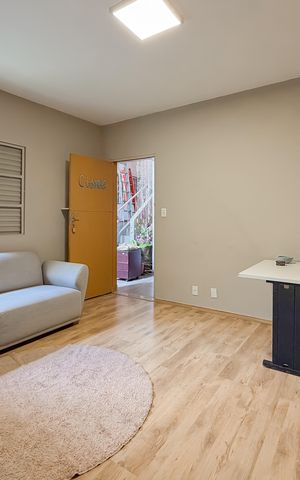 Casa para alugar com 372m², 6 quartos e 7 vagas Casa para alugar com 372m², 6 quartos e 7 vagasEdícula - Quarto 1