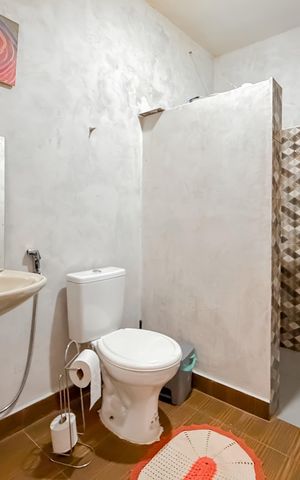 Casa para alugar com 372m², 6 quartos e 7 vagas Casa para alugar com 372m², 6 quartos e 7 vagasEdícula - Banheiro da Suíte