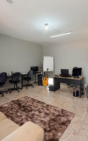Casa para alugar com 372m², 6 quartos e 7 vagas Casa para alugar com 372m², 6 quartos e 7 vagasSala - Piso Superior