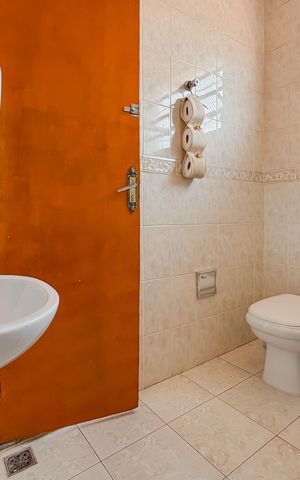 Casa para alugar com 372m², 6 quartos e 7 vagas Casa para alugar com 372m², 6 quartos e 7 vagasBanheiro - Piso Superior