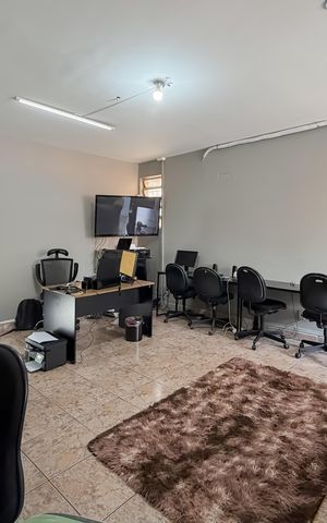Casa para alugar com 372m², 6 quartos e 7 vagas Casa para alugar com 372m², 6 quartos e 7 vagasSala - Piso Superior