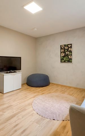 Casa para alugar com 372m², 6 quartos e 7 vagas Casa para alugar com 372m², 6 quartos e 7 vagasEdícula - Quarto 1