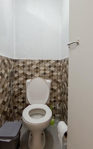 Casa para alugar com 372m², 6 quartos e 7 vagas Casa para alugar com 372m², 6 quartos e 7 vagasEdícula - Banheiro