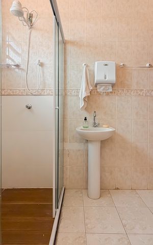 Casa para alugar com 372m², 6 quartos e 7 vagas Casa para alugar com 372m², 6 quartos e 7 vagasBanheiro - Piso Superior