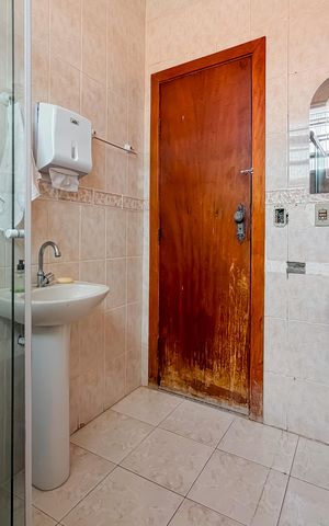 Casa para alugar com 372m², 6 quartos e 7 vagas Casa para alugar com 372m², 6 quartos e 7 vagasBanheiro - Piso Superior