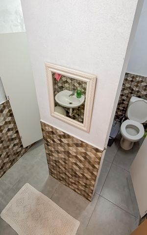 Casa para alugar com 372m², 6 quartos e 7 vagas Casa para alugar com 372m², 6 quartos e 7 vagasEdícula - Banheiro