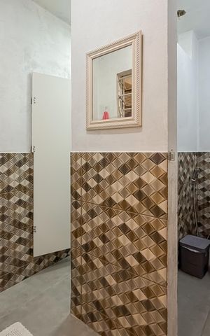 Casa para alugar com 372m², 6 quartos e 7 vagas Casa para alugar com 372m², 6 quartos e 7 vagasEdícula - Banheiro