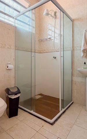 Casa para alugar com 372m², 6 quartos e 7 vagas Casa para alugar com 372m², 6 quartos e 7 vagasBanheiro - Piso Superior