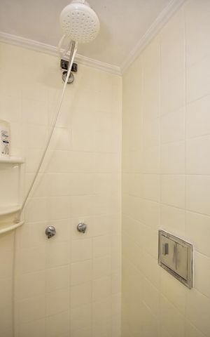Apartamento para alugar com 92m², 2 quartos e 1 vagaChuveiro do Banheiro