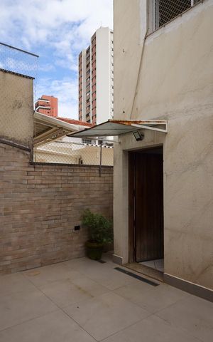 Casa à venda com 150m², 3 quartos e 2 vagas Casa à venda com 150m², 3 quartos e 2 vagasQuintal - Corredor lateral