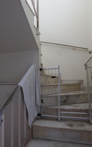 Casa à venda com 125m², 2 quartos e 2 vagasEscada