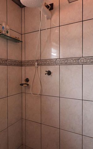Casa à venda com 100m², 5 quartos e 11 vagasBanheiro 4