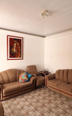 Casa à venda com 100m², 5 quartos e 11 vagasSala