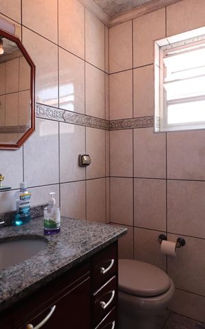 Casa à venda com 100m², 5 quartos e 11 vagasBanheiro 4