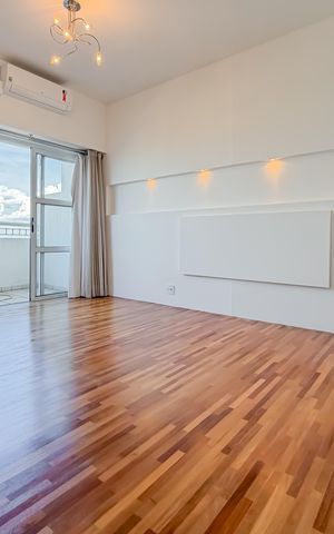 Apartamento à venda com 300m², 4 quartos e 4 vagas Apartamento à venda com 300m², 4 quartos e 4 vagasSuíte Master