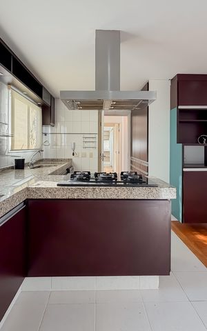 Apartamento à venda com 300m², 4 quartos e 4 vagas Apartamento à venda com 300m², 4 quartos e 4 vagasCozinha
