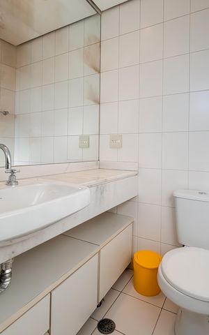 Apartamento à venda com 300m², 4 quartos e 4 vagas Apartamento à venda com 300m², 4 quartos e 4 vagasBanheiro da Suíte 2