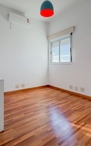Apartamento à venda com 300m², 4 quartos e 4 vagas Apartamento à venda com 300m², 4 quartos e 4 vagasSuíte 2