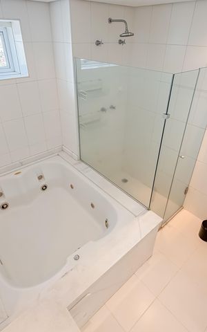 Apartamento à venda com 300m², 4 quartos e 4 vagas Apartamento à venda com 300m², 4 quartos e 4 vagasSuíte Master - Banheiro 2