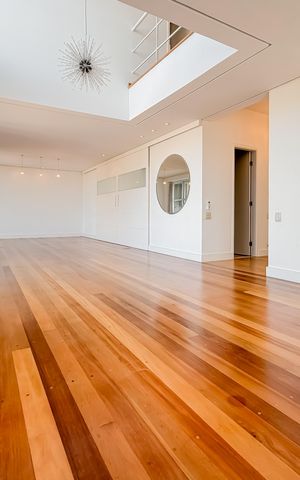 Apartamento à venda com 300m², 4 quartos e 4 vagas Apartamento à venda com 300m², 4 quartos e 4 vagasSala