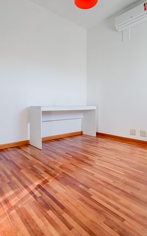 Apartamento à venda com 300m², 4 quartos e 4 vagas Apartamento à venda com 300m², 4 quartos e 4 vagasSuíte 2