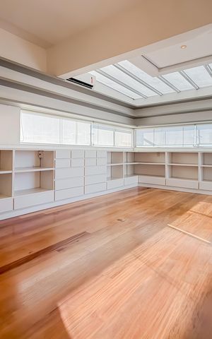 Apartamento à venda com 300m², 4 quartos e 4 vagas Apartamento à venda com 300m², 4 quartos e 4 vagasEscritório