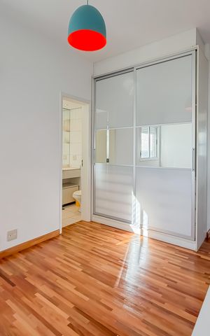 Apartamento à venda com 300m², 4 quartos e 4 vagas Apartamento à venda com 300m², 4 quartos e 4 vagasSuíte 2