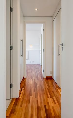 Apartamento à venda com 300m², 4 quartos e 4 vagas Apartamento à venda com 300m², 4 quartos e 4 vagasSuíte Master