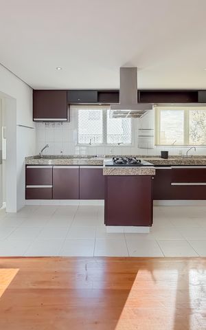 Apartamento à venda com 300m², 4 quartos e 4 vagas Apartamento à venda com 300m², 4 quartos e 4 vagasCozinha