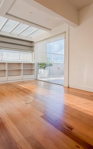 Apartamento à venda com 300m², 4 quartos e 4 vagas Apartamento à venda com 300m², 4 quartos e 4 vagasEscritório