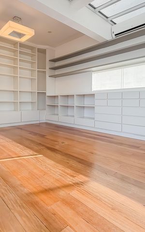 Apartamento à venda com 300m², 4 quartos e 4 vagas Apartamento à venda com 300m², 4 quartos e 4 vagasEscritório