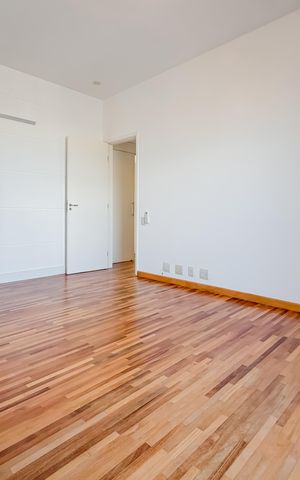 Apartamento à venda com 300m², 4 quartos e 4 vagas Apartamento à venda com 300m², 4 quartos e 4 vagasSuíte Master