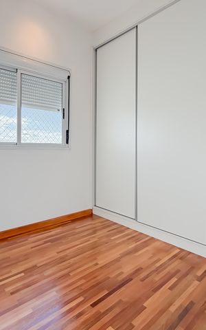 Apartamento à venda com 300m², 4 quartos e 4 vagas Apartamento à venda com 300m², 4 quartos e 4 vagasSuíte Master - Closet 2